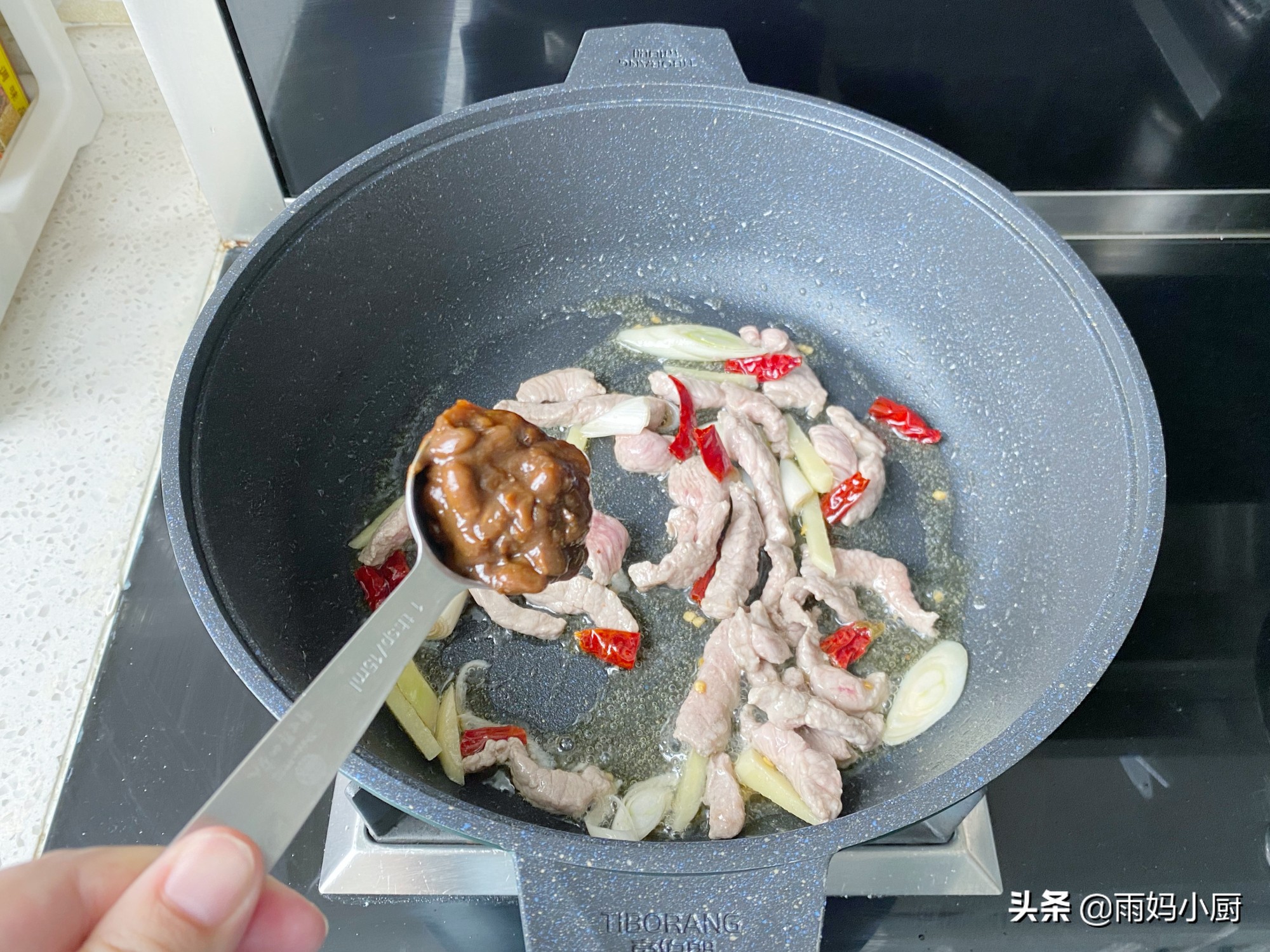包菜炒肉怎么做好吃（简单又好吃的包菜炒肉做法）