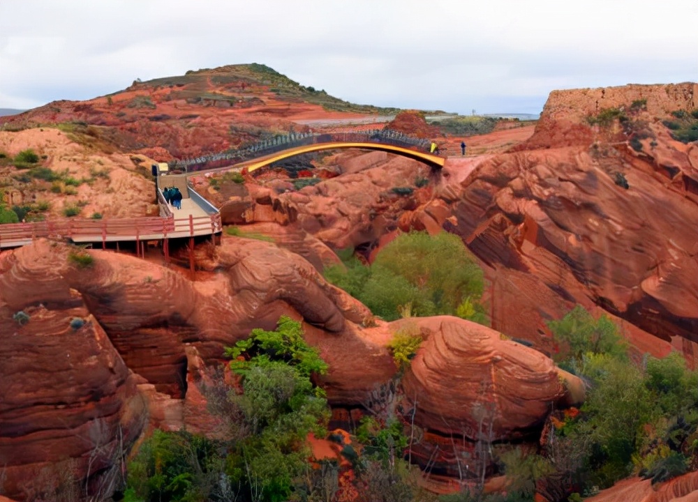 陕西旅游：走进榆林靖边地区波浪谷（图）