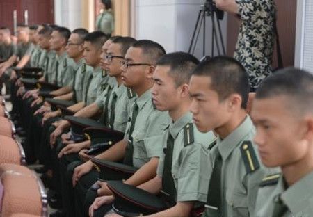 高中生入伍的3种方式，2大发展方向，4条具体途径，建议了解