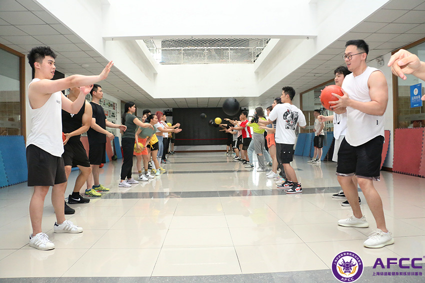 学校健身教练培训（全能健身教练培训学校该选择哪家呢）