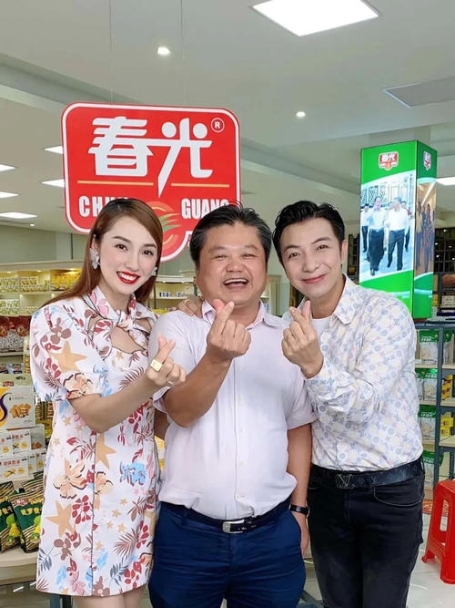 丈夫与陈伟霆同班，老婆从小就是富豪，这对网红夫妻不一般