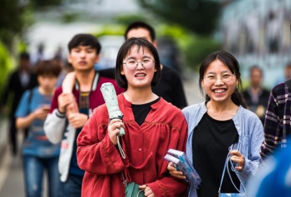 中高考将迎来大变化，英语主科地位面临威胁，或将被小语种取代