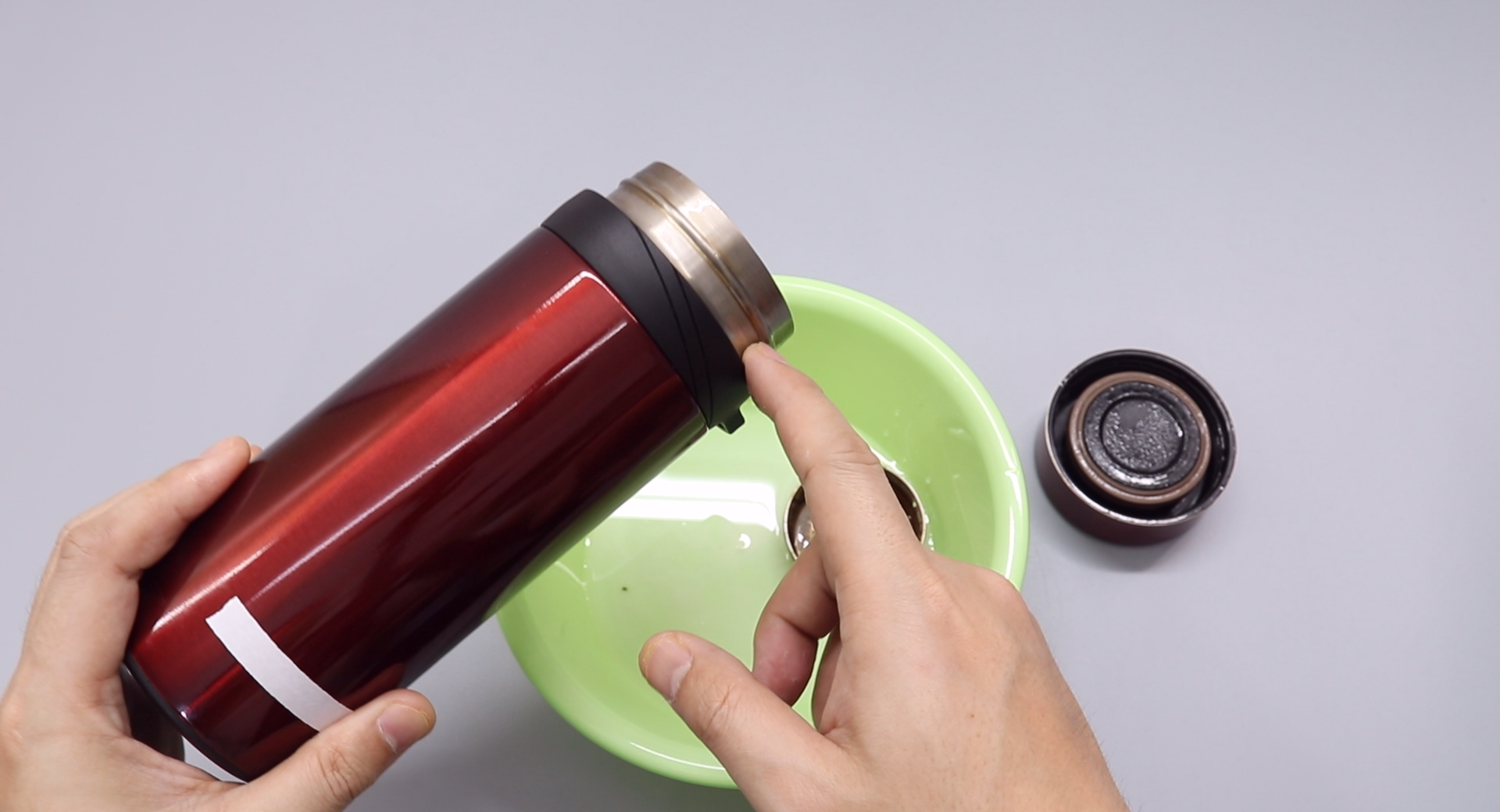 如何清洗保温杯的茶垢水垢 保温杯去除茶垢最快的方法