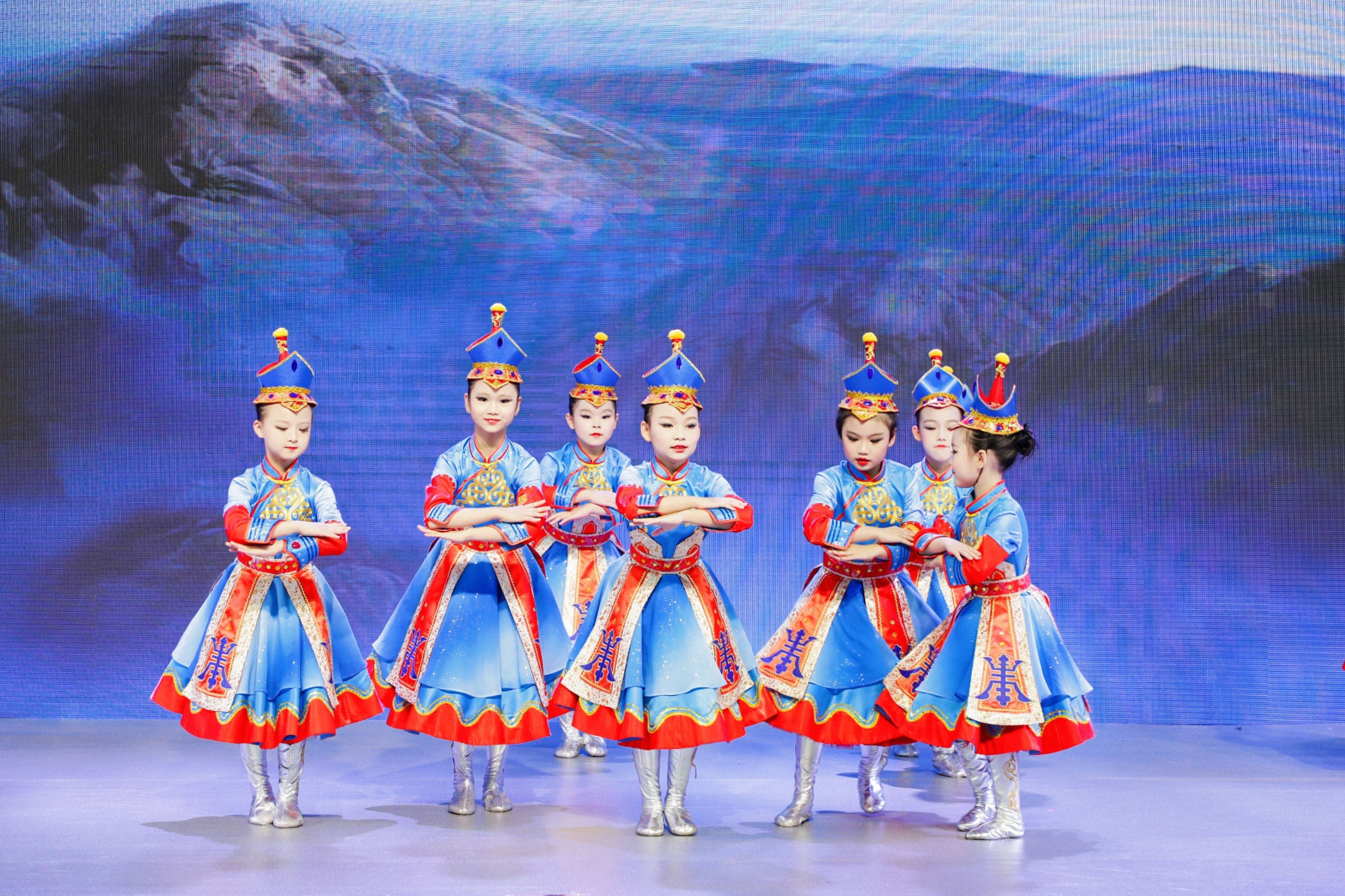 专访 | 舞林大会人气之星 巴艺斯勒舞蹈团:?乘风破浪,逐光前行