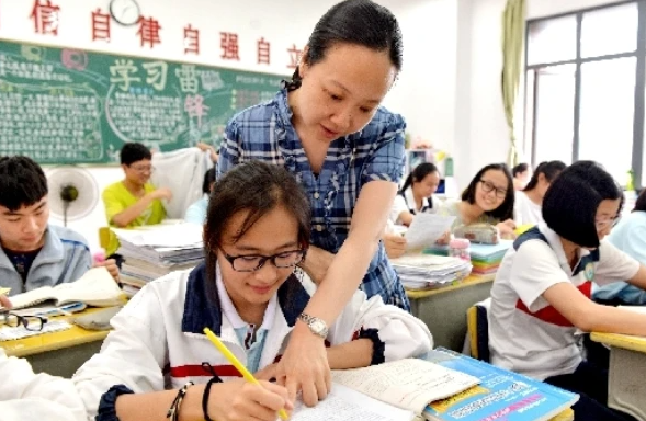 初中生用文言文写请假条，逻辑清晰惊艳众人，语文老师看后秒批