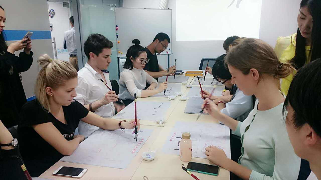 你能接受“错的人多了就是对”吗？