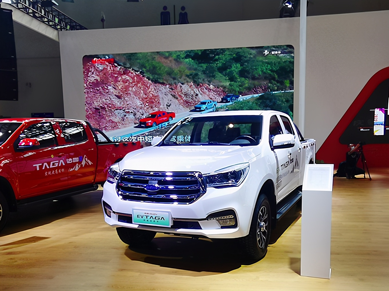 ����EV�￧Ƥ���������쳵չ����������﮵�أ�����375km