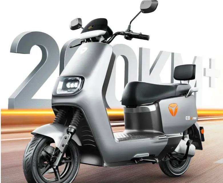 雅迪推出两款新车：2.0T7和2.0 E8，续航200公里，冬天也能跑长途