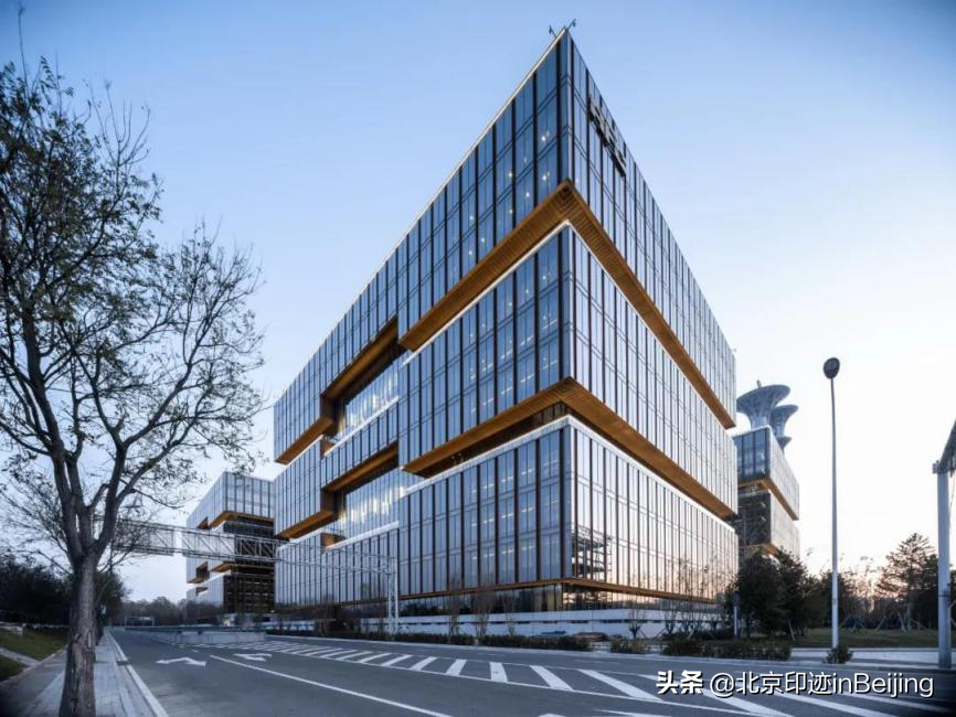 亚洲金融大厦：“九宫格”里的建筑巧思