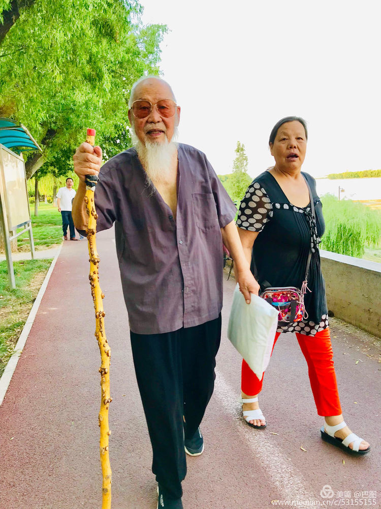 10月7日重阳节，十几首诗词100幅照片，致敬天下老年人