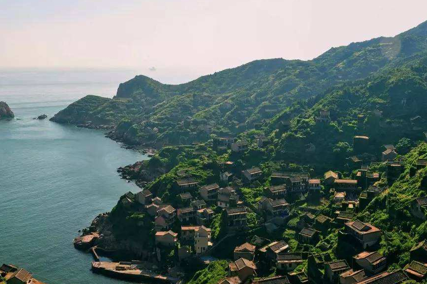 浙江一村落走红，为了“钱”途整村行动，无人居住成“鬼城”