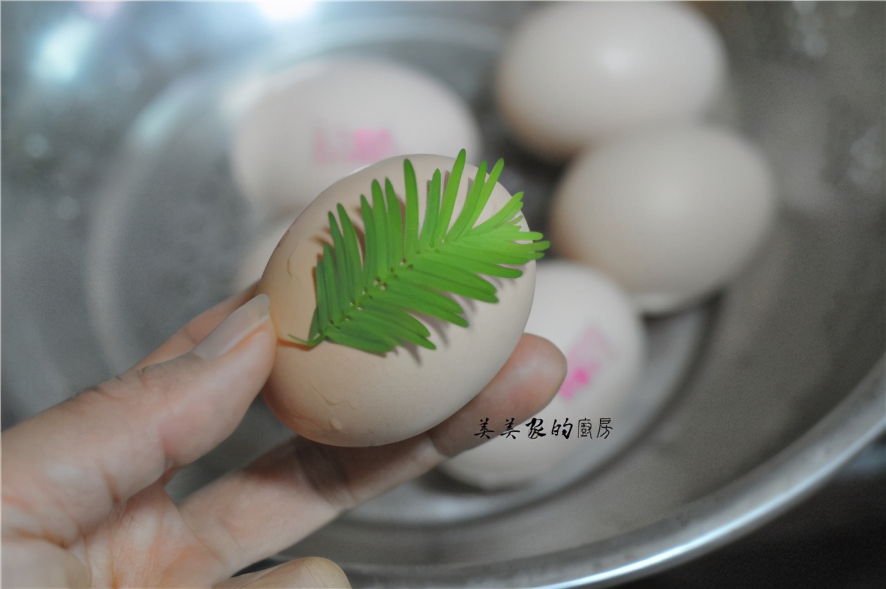 比水煮蛋入味，比茶叶蛋健康，煮一锅“立夏蛋”，好吃又好看
