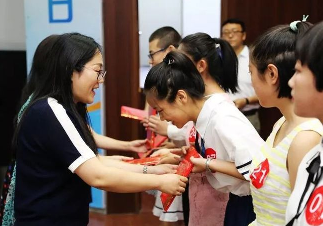 高校“新生”身份引争议，北交大录取4064人，有1033人是复读生