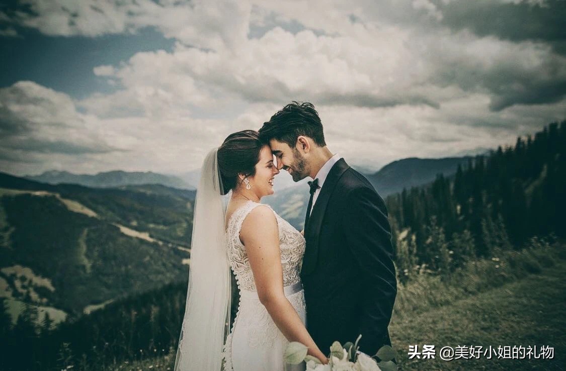 朋友结婚除了份子钱要送礼物吗（新婚礼物和份子钱）