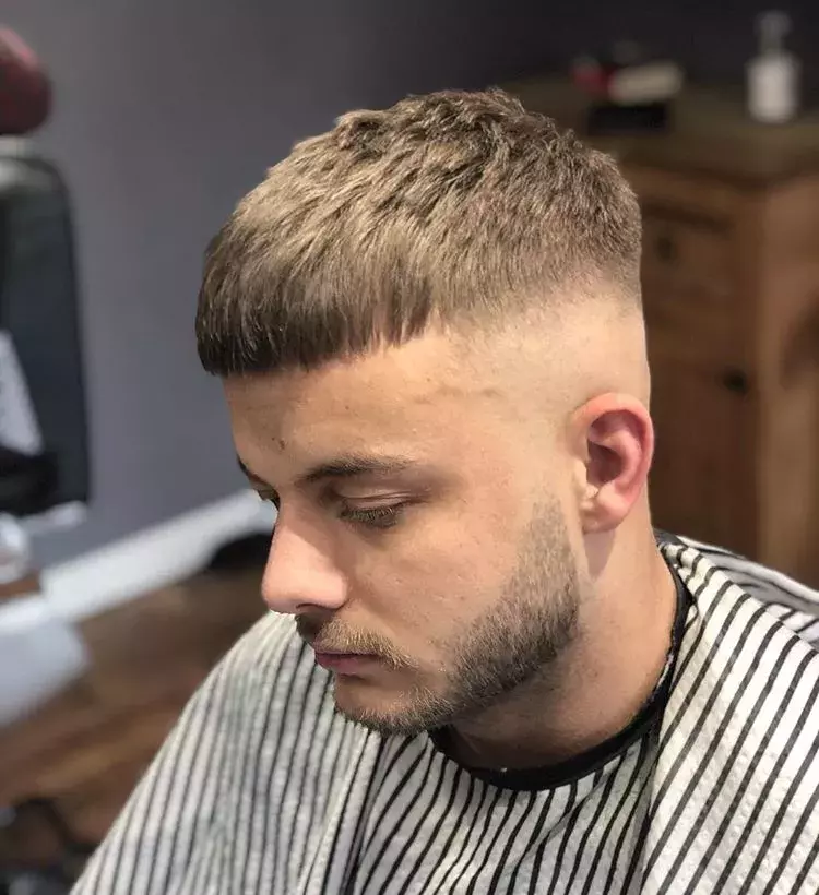 男生头发少的发型男士头发稀少怎么理发好看