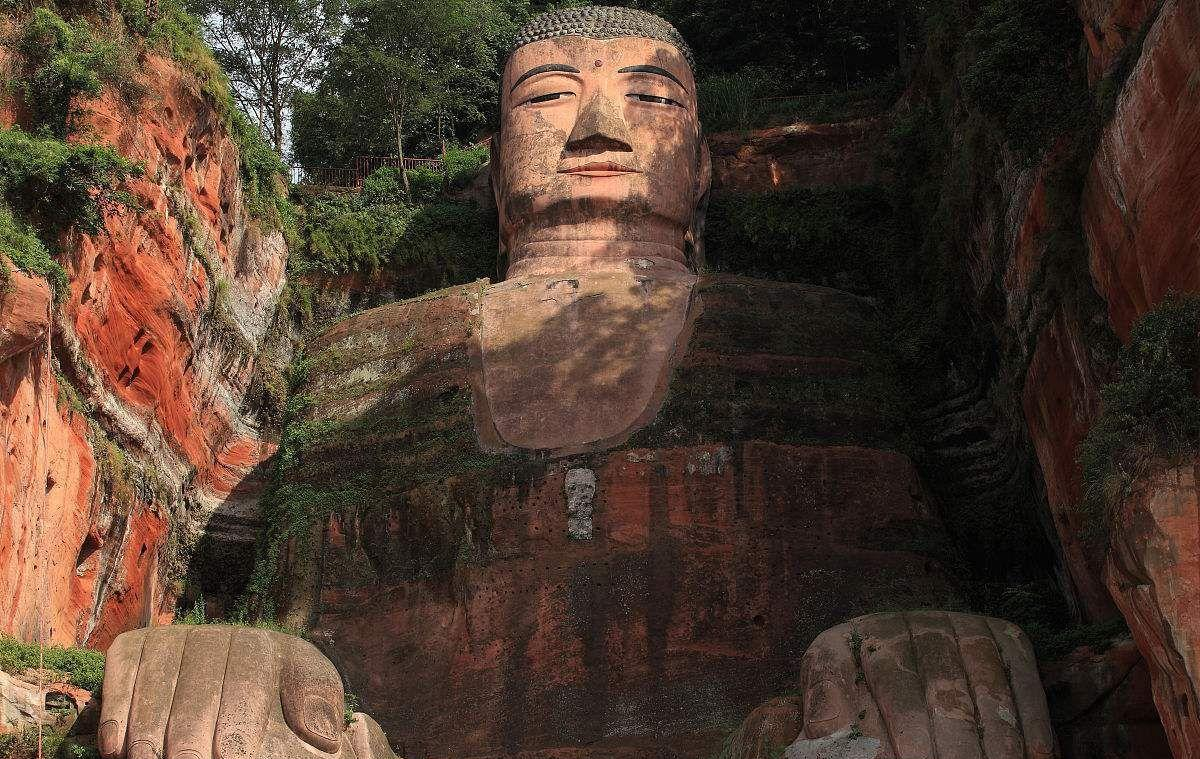 乐山大佛千年不倒，每逢灾难都会闭眼流泪，是巧合吗？