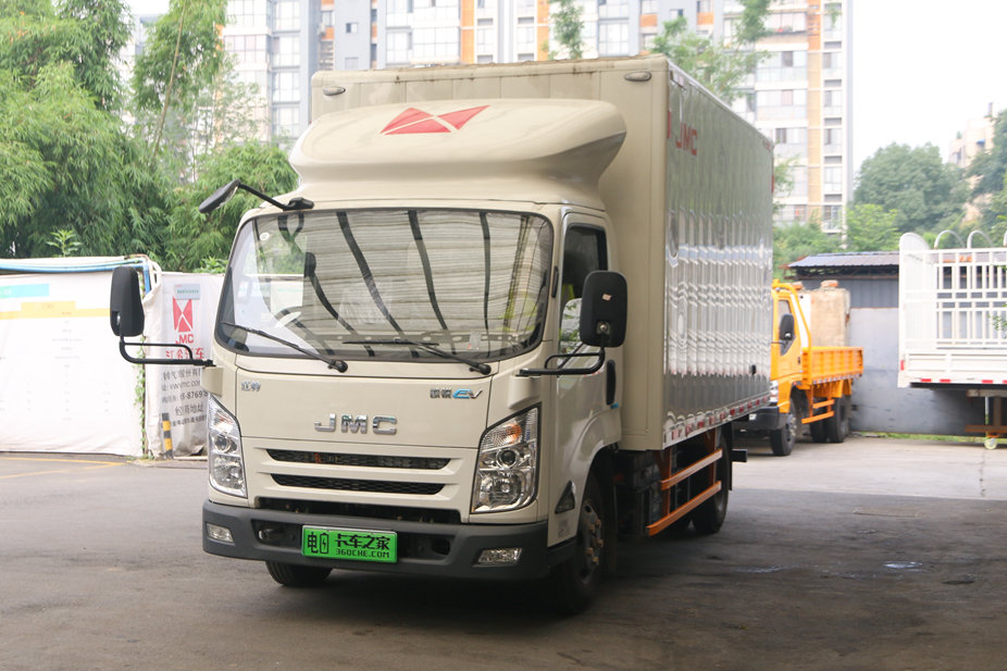 之一的江铃汽车,去年也毫无例外的推出了旗下首款纯电动轻卡--凯锐ev