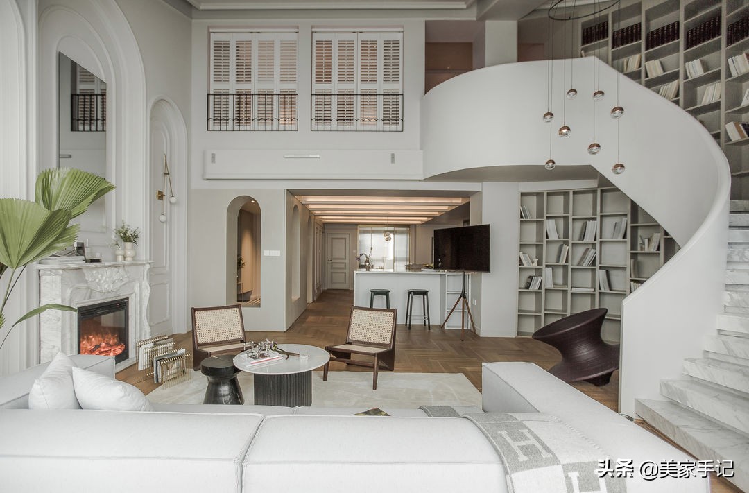 成都夫妻家中的高级场面：凭一个楼梯就圈粉无数，职住一体太爽了