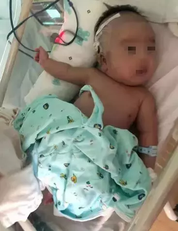 新生婴儿经历6次腰椎穿刺，险些没命！妈妈：4万2的月子中心，竟是骗人的