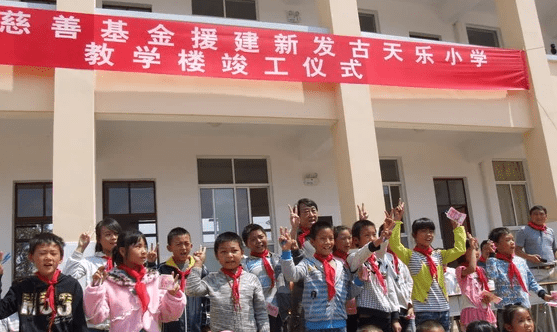 古天乐曾捐赠111所学校，而10年前这所希望小学，如今却彻底荒凉