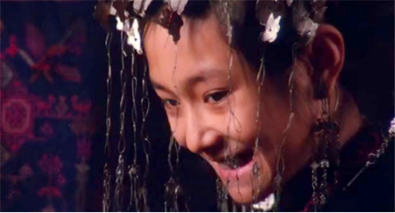 萧萧：12岁童养媳背着小丈夫“偷尝禁果”，喜剧的结局藏着悲鸣