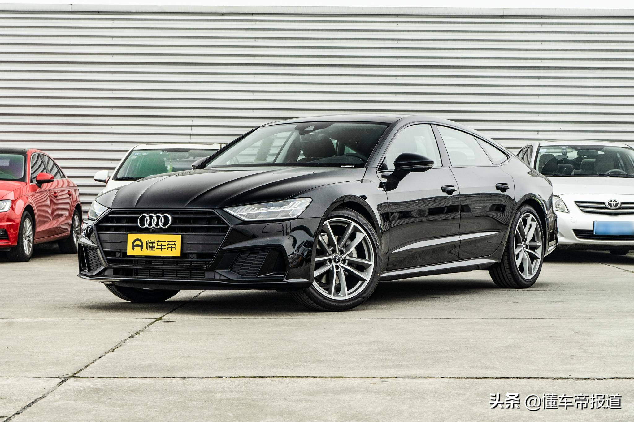 新车｜文能48V顾家，武能4.0T碾压！试驾全新奥迪RS 7