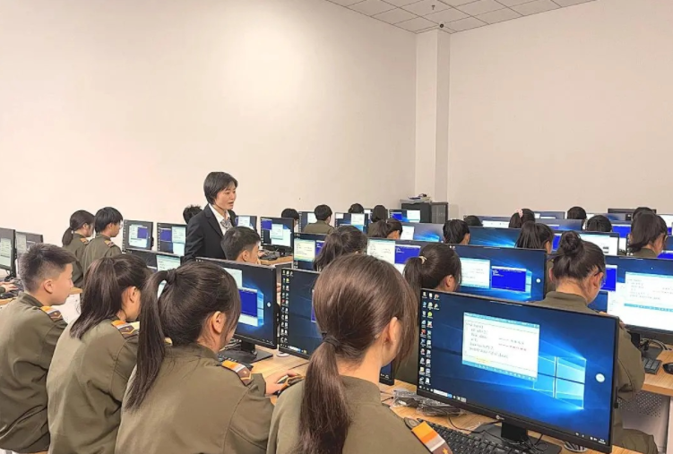 央视曝光职业学校乱象，想拿毕业证先交580，实习期也要交伙食费