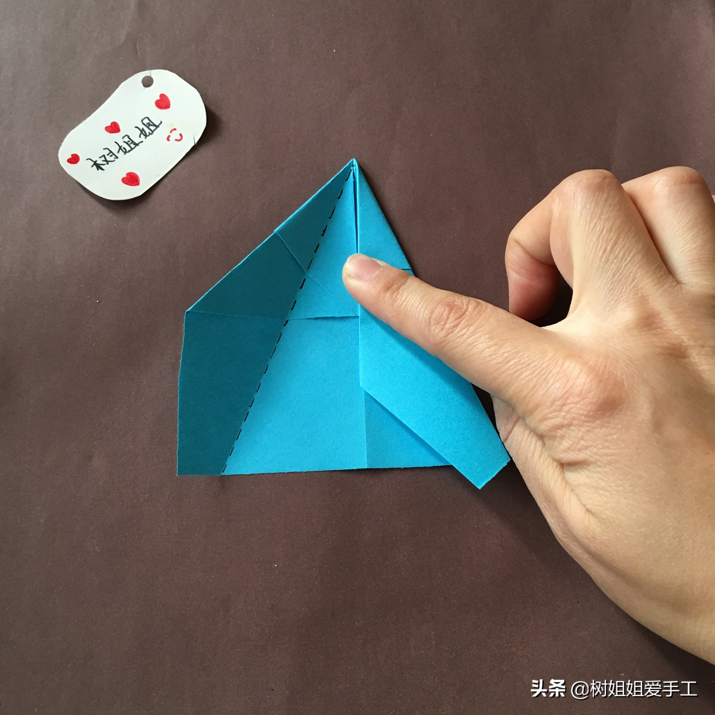 亲子折纸：这是一款超级简单的纸飞机