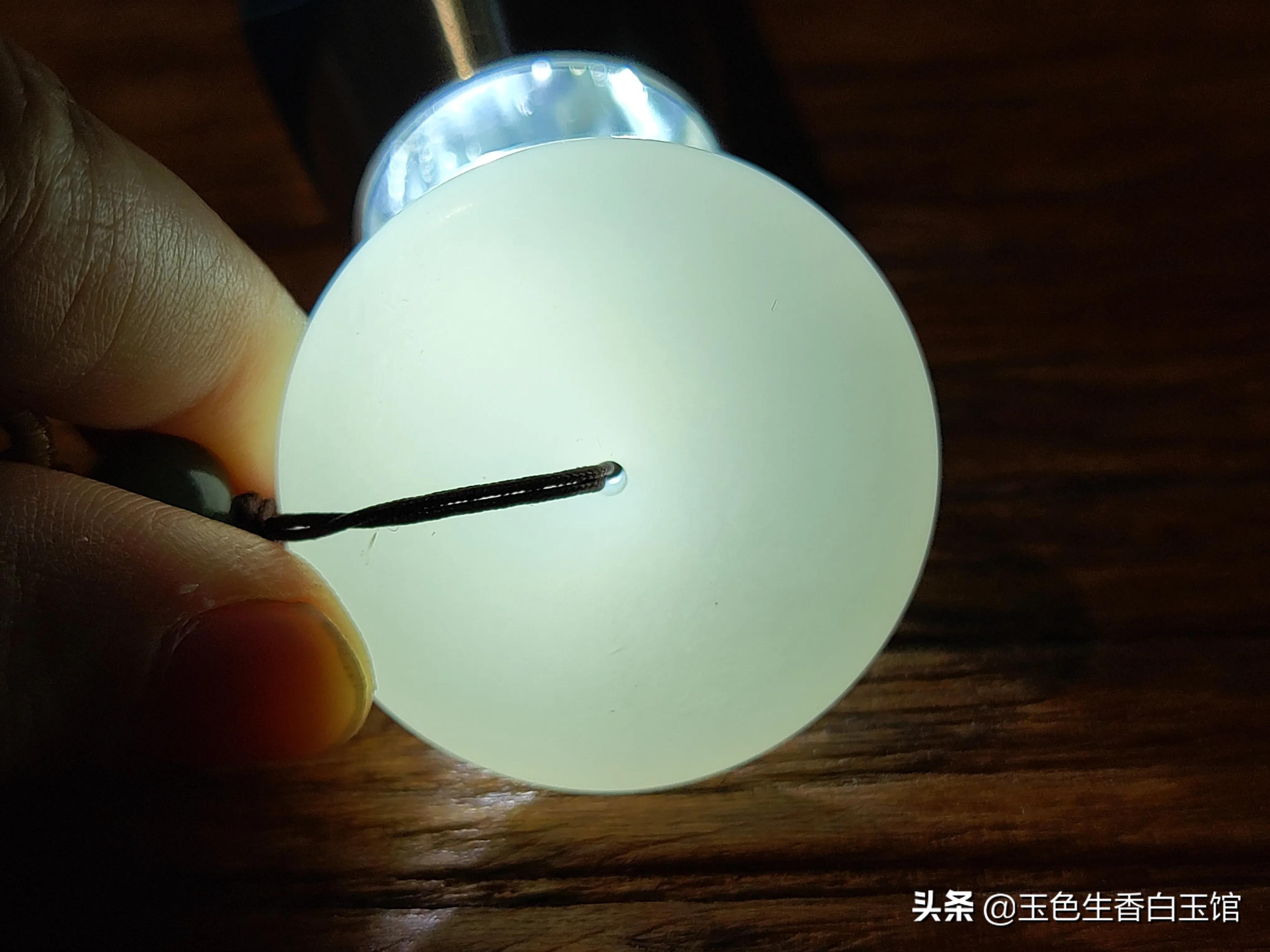 说说青海料俄料和田玉的透光有什么不同