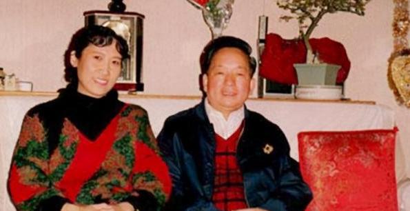 他12岁参军，官至副国级，为官清廉，子女无一人从政，个个出息