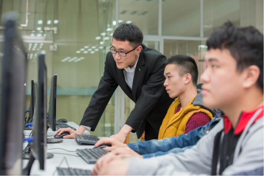 高收入大学专业排名，学历和收入成正比，榜首月薪上万不是梦