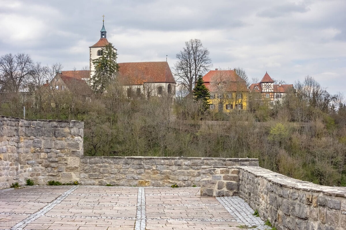 以案释法 | 宅基地房屋出售给本村村民，法院：合同有效