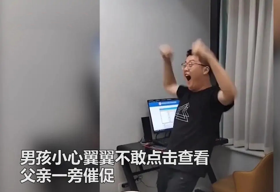 喜悦溢出屏幕！查到高考成绩后，考生到底有多激动？