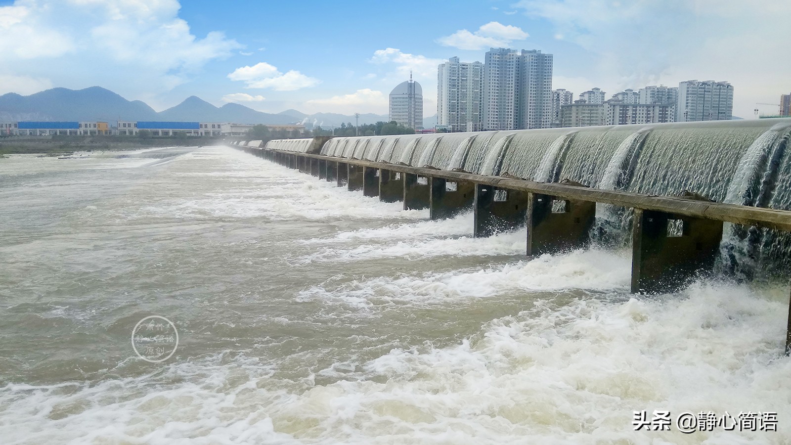 时光流逝，季节衰老，我们还在梦想路上彳亍