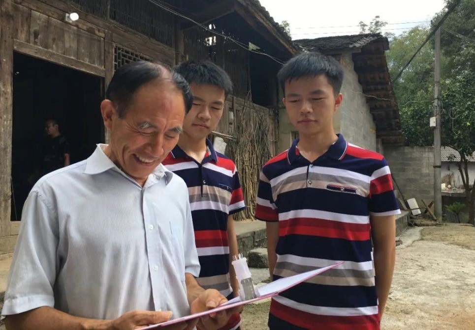 山东双胞胎学霸同时被北大录取，不玩手机不上补习班，爸爸不一般