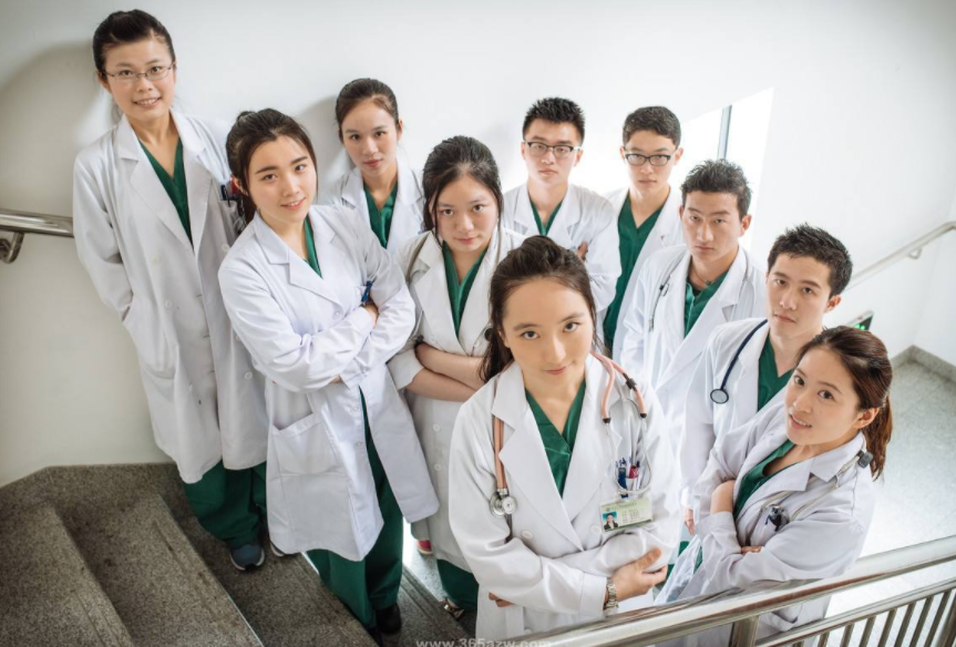 男生最喜爱的“女友”职业排行榜，榜首实至名归，学生心驰神往