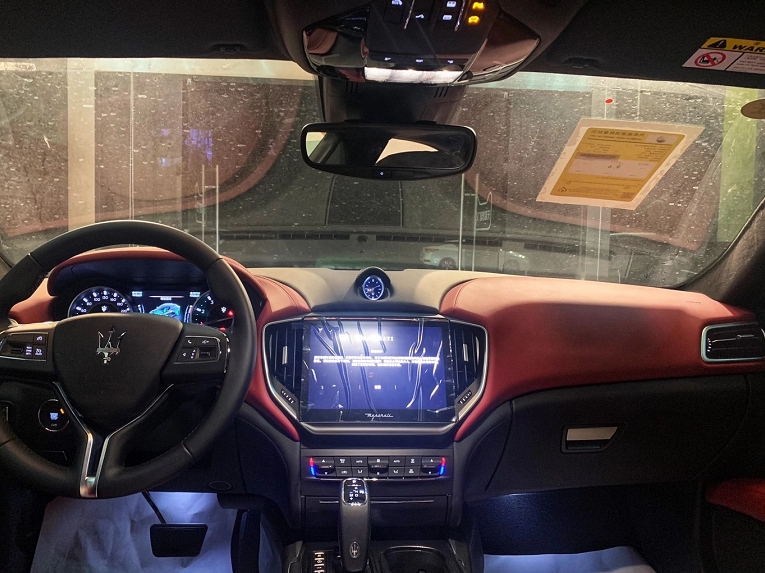 连跌6万！体验玛莎拉蒂Ghibli，内饰奢华，外观高调，2.0T动力？