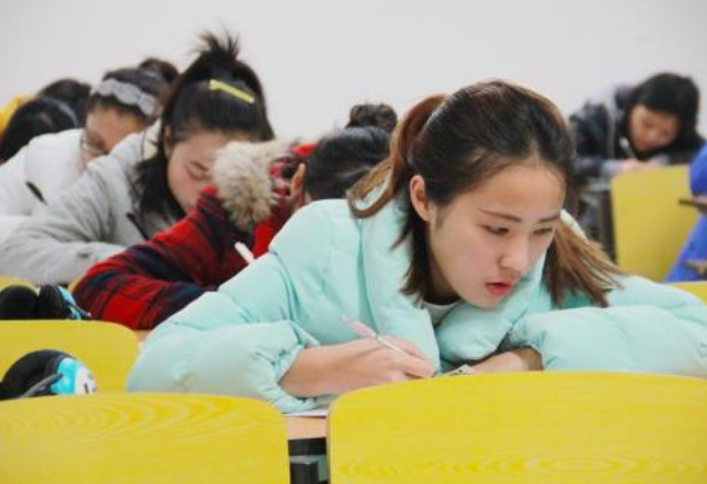 大学英语四六级有多重要？不考过这些企业无机会进入，很影响就业