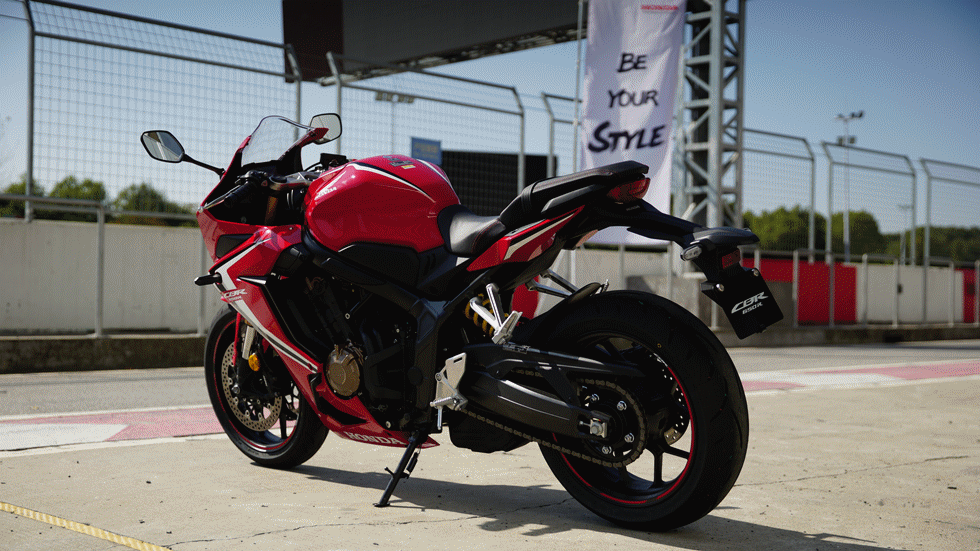 多了一个“R”贵4000块，本田CBR650R值不值