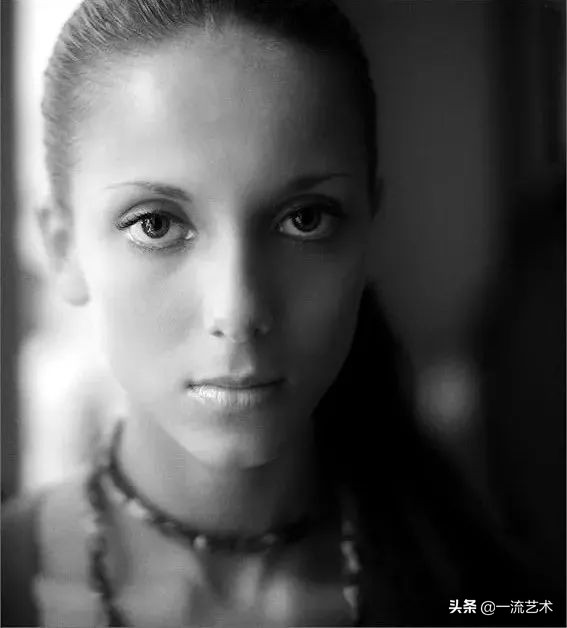 莫斯科摄影师镜头下的女人肖像，黑白唯美