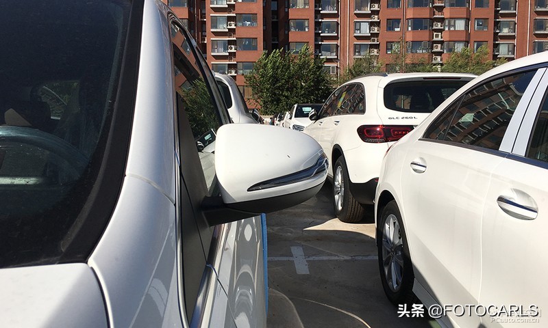 全新奔驰B200到店实拍，不看车标，1.3T售25.98万起值么？
