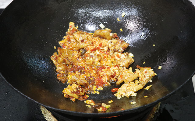 熊掌豆腐(名菜熊掌豆腐的家常做法，外皮酥脆，内里多汁，比麻婆豆腐好吃)