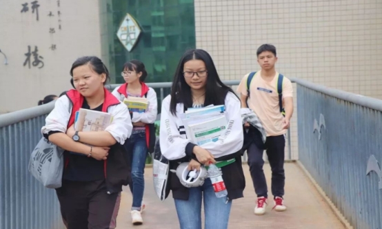 很奇怪，历年高考状元背景公开，都来自“三有家庭”，这是为何？