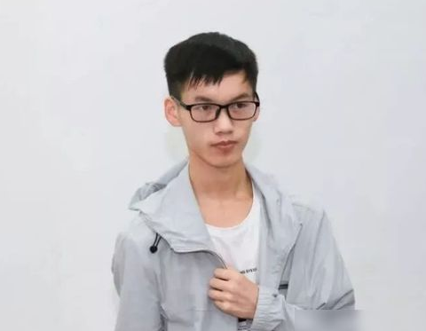 贫困少年高考713分，收到清华的录取通知书时，与母亲在工地搬砖