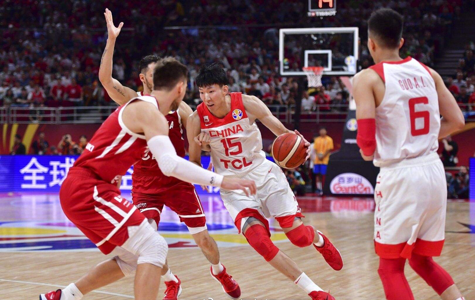 nba为什么没有吗女的(同样是嘘声与谩骂，为何在NBA就没问题，而骂郭艾伦、周琦却不行)