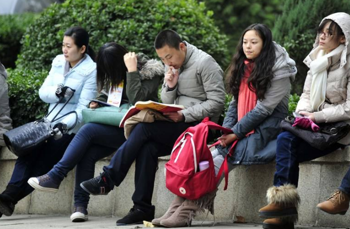 大学生父亲“犯错”，公务员政审被刷，看来真的是很严格的