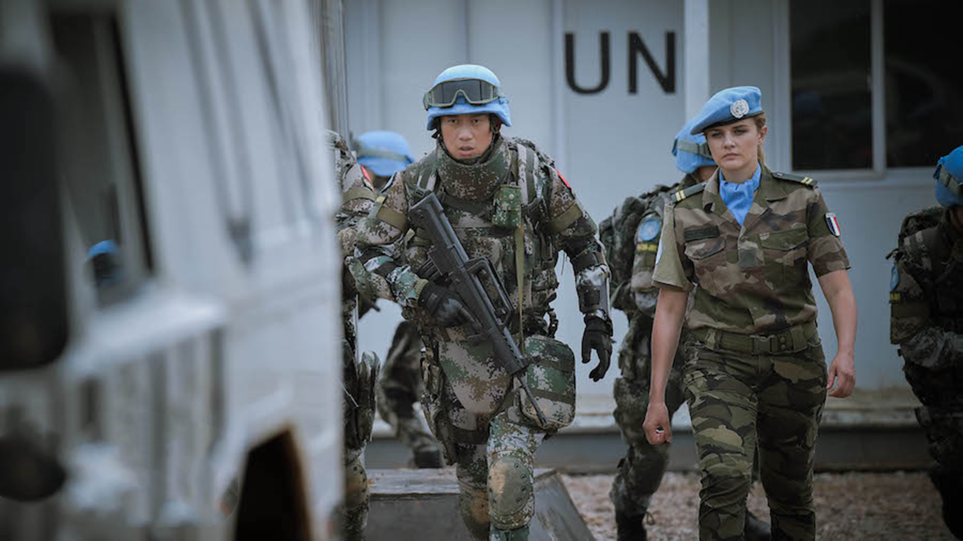 如果看过真实的维和步部队,拿着那些故事来拍,至少不会太烂,可是,导演