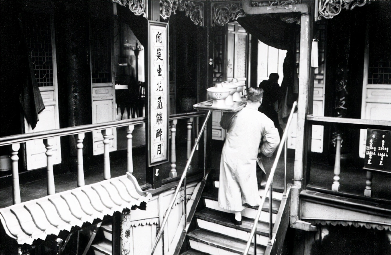 1936年南京高官被舞女色诱，放走一名强奸犯，蒋介石震怒：严惩