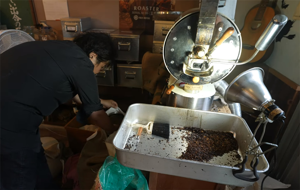 80后的他买下废弃学校，独居的日子一过就是7年，虽孤独却很自由