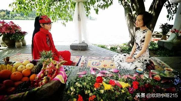 孔雀公主楊麗萍64歲無兒無女，皮包骨梅超風造型為哪般